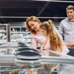 Professionele vriescel met motor in een horecagelegenheid voor optimale voedselveiligheid en efficiëntie.